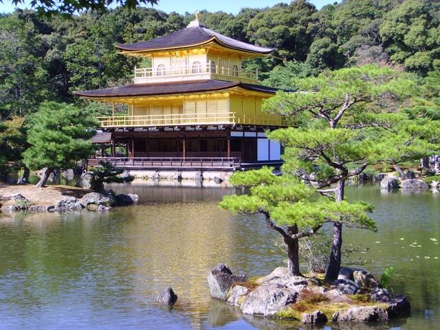 Chùa Gác Vàng – Nhật Bản tuyệt đẹp trong mùa Xuân ảnh 4