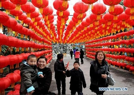 Trung Quốc: Lung linh lễ hội đèn lồng Rằm tháng Giêng ảnh 13