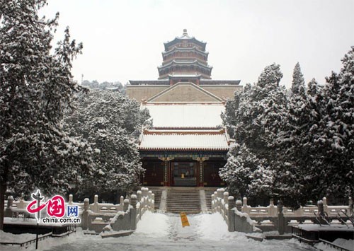 Tuyết ngập trắng Cung điện Mùa hè