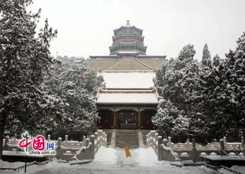 Tuyết ngập trắng Cung điện Mùa hè