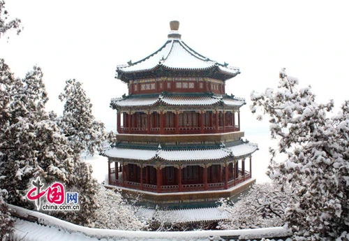 Tuyết ngập trắng Cung điện Mùa hè