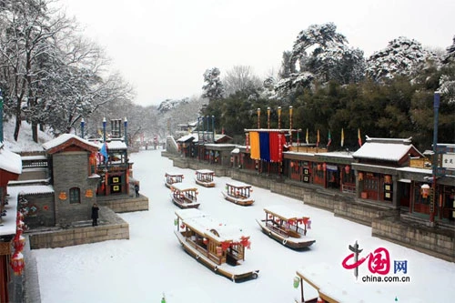 Tuyết ngập trắng Cung điện Mùa hè