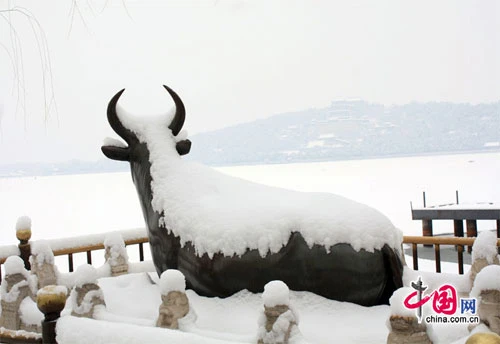 Tuyết ngập trắng Cung điện Mùa hè