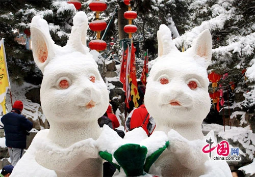 Tuyết ngập trắng Cung điện Mùa hè