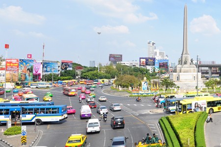 Thái Lan, đất nước của những nụ cười ảnh 3 Bangkok nhiều sắc màu, tượng đài chiến thắng ở trung tâm thành phố.