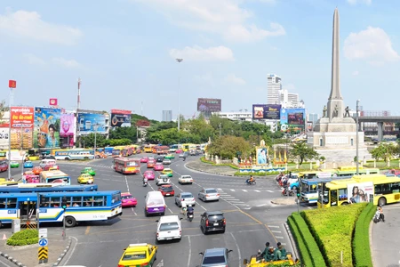 Bangkok nhiều sắc màu, tượng đài chiến thắng ở trung tâm thành phố.
