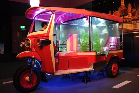 Xe túc túc, loại xe thịnh hành ở Thái.