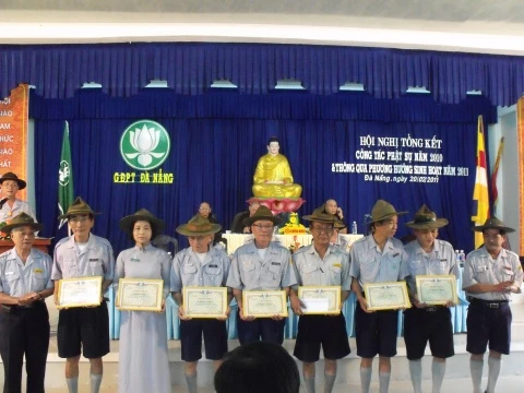 13.các đơn vị nhận bằng tán dương công đức.jpg