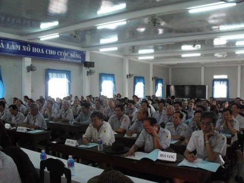 8.Đại biểu tham khảo tài liệu.jpg