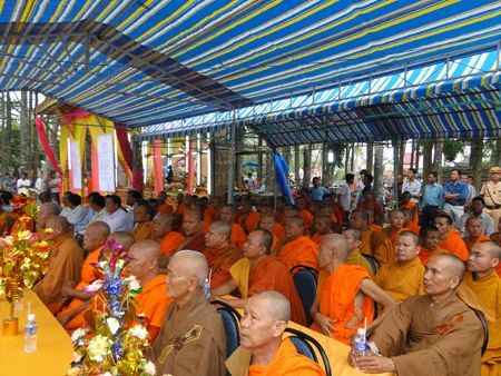 Chư Tôn đức tham dự lễ truy điệu.jpg