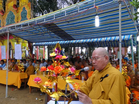 HT Thích Thiện Sanh đọc điếu văn của BTS.jpg