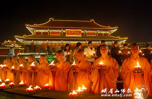 Trung Quốc: Đêm Nguyên tiêu rực rỡ đèn hoa tại núi Nga Mi ảnh 11 chuangamy 11.png