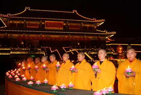 Trung Quốc: Đêm Nguyên tiêu rực rỡ đèn hoa tại núi Nga Mi ảnh 12 chuangamy 12.png