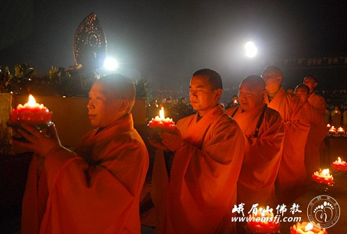 Trung Quốc: Đêm Nguyên tiêu rực rỡ đèn hoa tại núi Nga Mi ảnh 9 chuangamy 9.png