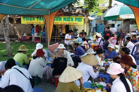 Quán cơm chay miễn phí của ông Lê Công Thượng.