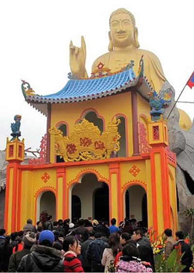 “Chùa Thác Vàng” hồ Núi Cốc ảnh 1