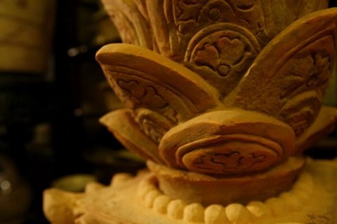 Tầng tháp gốm bằng đất nung tạo hình hoa sen thế kỉ 12 - 13