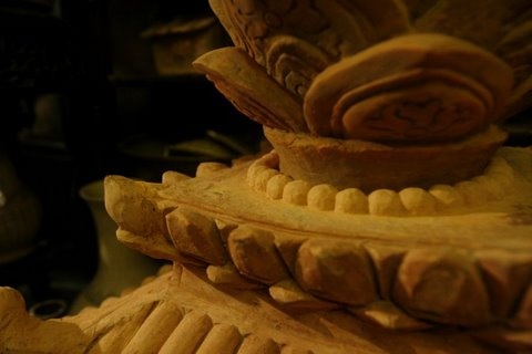 Tầng tháp gốm bằng đất nung tạo hình hoa sen thế kỉ 12 - 13