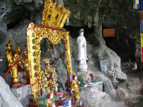 Kỳ vĩ hang động chùa Tiên ảnh 8