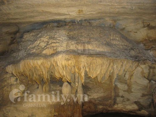Kỳ vĩ hang động chùa Tiên ảnh 2