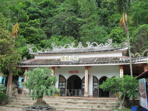 Kỳ vĩ hang động chùa Tiên ảnh 1