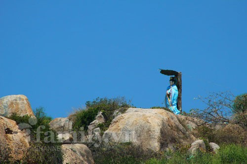 Tới thăm ngôi chùa hướng về biển xanh ảnh 3 Tới thăm ngôi chùa hướng về biển xanh ảnh 3