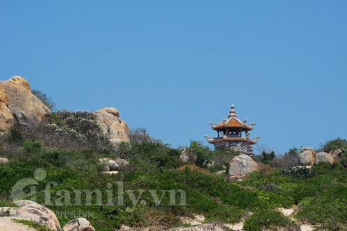 Tới thăm ngôi chùa hướng về biển xanh ảnh 1 Tới thăm ngôi chùa hướng về biển xanh ảnh 1