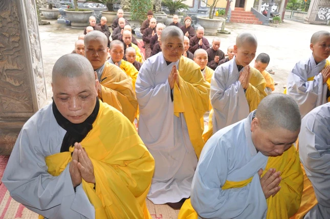 Hà Nam: 37 giới tử phát nguyện thọ giới tại Đại giới đàn 2011 ảnh 7