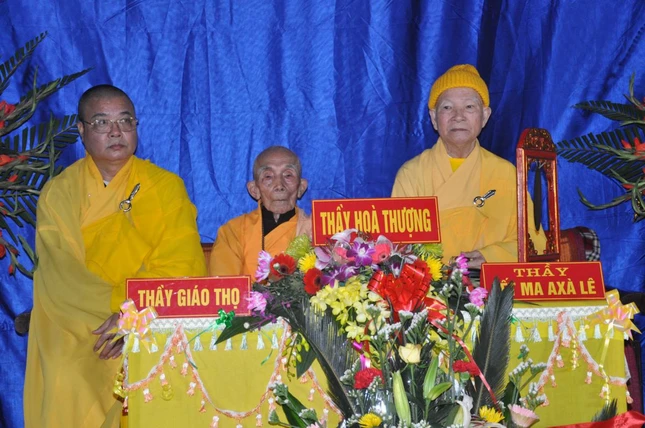 Hà Nam: 37 giới tử phát nguyện thọ giới tại Đại giới đàn 2011 ảnh 8