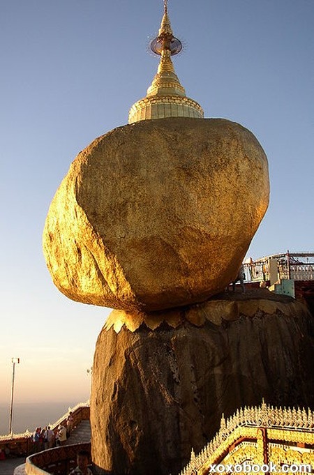 Golden Rock, tảng đá đã đứng chênh vênh trong hơn 2500 năm không đổ Golden Rock, tảng đá đã đứng chênh vênh trong hơn 2500 năm không đổ