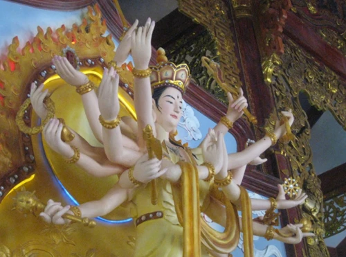 Tượng Phật Thiên Nhãn Thiên Thủ trong khu du lịch