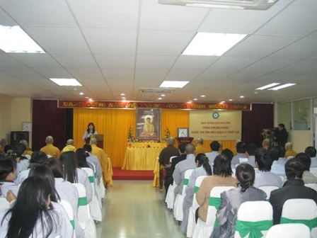 Phat tu dao trang tham gia cuoc thi tim hieu giao ly phat da.jpg