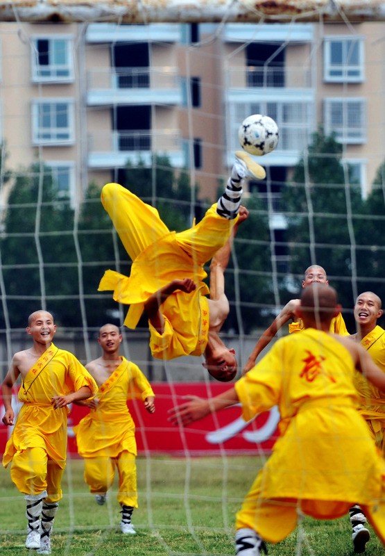 Cú "ngả bàn đèn"... Cú "ngả bàn đèn"...