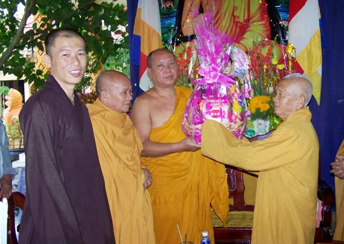 Kiên Giang: Chúc Tết Chôl Chnăm Thmây 2011 chư tôn túc Phật giáo Nam tông Khmer ảnh 5