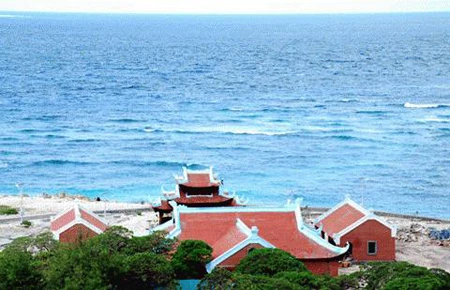Chùa trên đảo Song tử Tây.