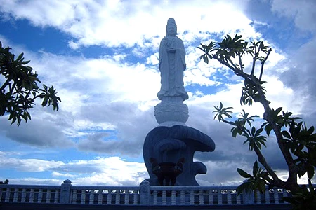 Tượng đài Quan Âm Nam Hải ở Trúc Lâm Tịnh viện.