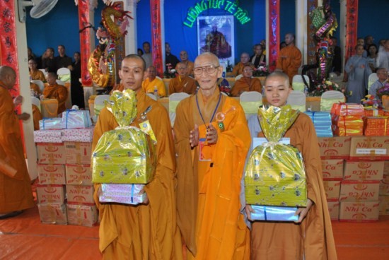 Đồng Nai: Bế mạc Đại giới đàn Nguyên Thiều - Siêu Bạch 2011 ảnh 13 Đồng Nai: Bế mạc Đại giới đàn Nguyên Thiều - Siêu Bạch 2011 ảnh 13