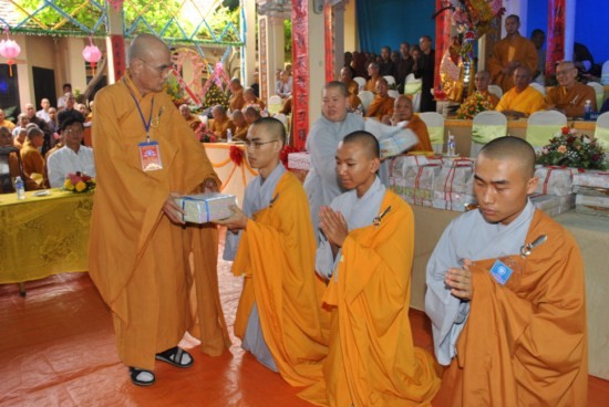 Đồng Nai: Bế mạc Đại giới đàn Nguyên Thiều - Siêu Bạch 2011 ảnh 15 Đồng Nai: Bế mạc Đại giới đàn Nguyên Thiều - Siêu Bạch 2011 ảnh 15