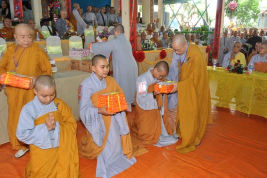 Đồng Nai: Bế mạc Đại giới đàn Nguyên Thiều - Siêu Bạch 2011 ảnh 17 Đồng Nai: Bế mạc Đại giới đàn Nguyên Thiều - Siêu Bạch 2011 ảnh 17