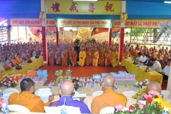 Đồng Nai: Bế mạc Đại giới đàn Nguyên Thiều - Siêu Bạch 2011 ảnh 9 Đồng Nai: Bế mạc Đại giới đàn Nguyên Thiều - Siêu Bạch 2011 ảnh 9