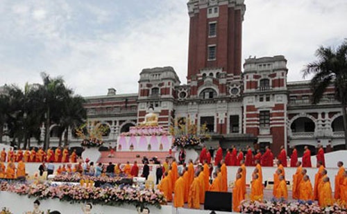 Đài Loan: Hàng chục vạn người dân dự Đại lễ Phật Đản 2011 ảnh 2