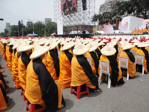 Đài Loan: Hàng chục vạn người dân dự Đại lễ Phật Đản 2011 ảnh 13