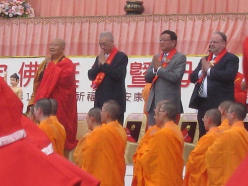 Đài Loan: Hàng chục vạn người dân dự Đại lễ Phật Đản 2011 ảnh 4
