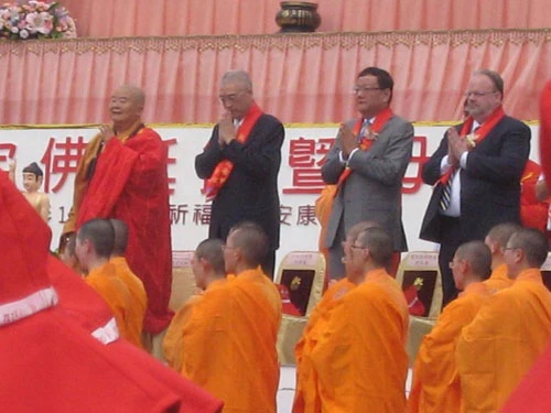 Đài Loan: Hàng chục vạn người dân dự Đại lễ Phật Đản 2011 ảnh 4
