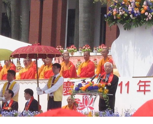 Đài Loan: Hàng chục vạn người dân dự Đại lễ Phật Đản 2011 ảnh 10