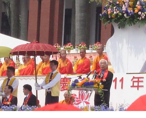 Đài Loan: Hàng chục vạn người dân dự Đại lễ Phật Đản 2011 ảnh 10