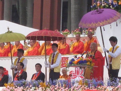 Đài Loan: Hàng chục vạn người dân dự Đại lễ Phật Đản 2011 ảnh 11