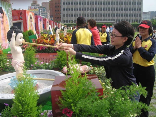 Đài Loan: Hàng chục vạn người dân dự Đại lễ Phật Đản 2011 ảnh 19