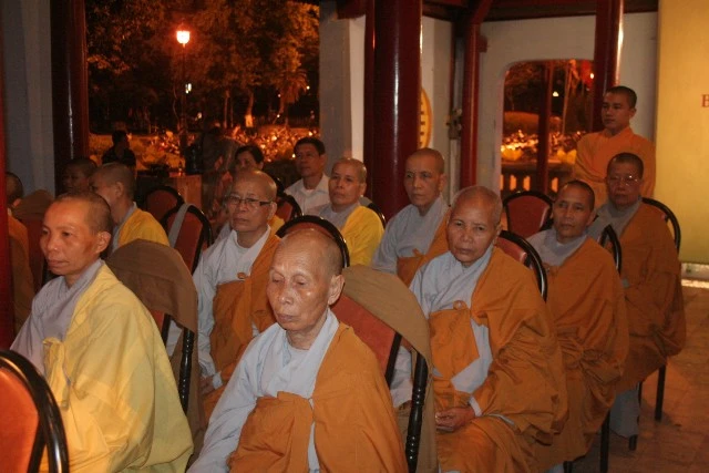 Chùm ảnh: Lễ Thắp sáng 7 hoa sen trên sông Hương ảnh 4