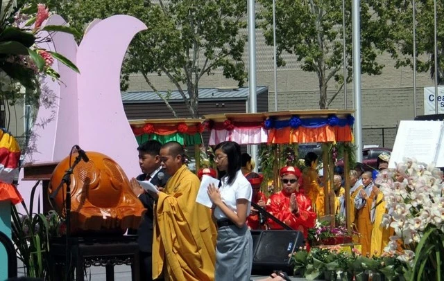 Chùm ảnh:  Rực rỡ cờ hoa PG tại lễ hội Vesak người Việt ở San Jose ảnh 64